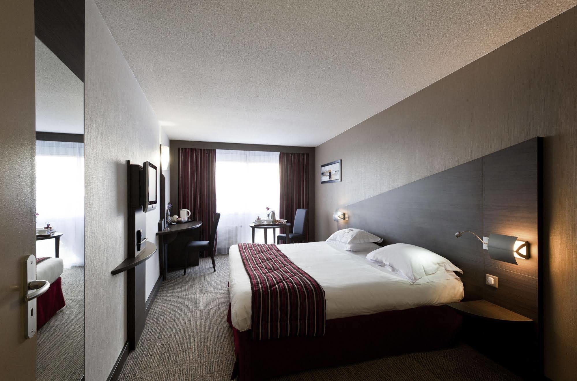 Mercure Le Port Hotel 4*