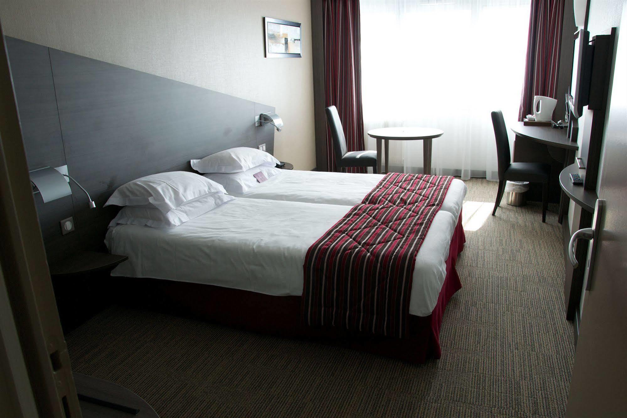 Hotel Mercure Le Port 4*